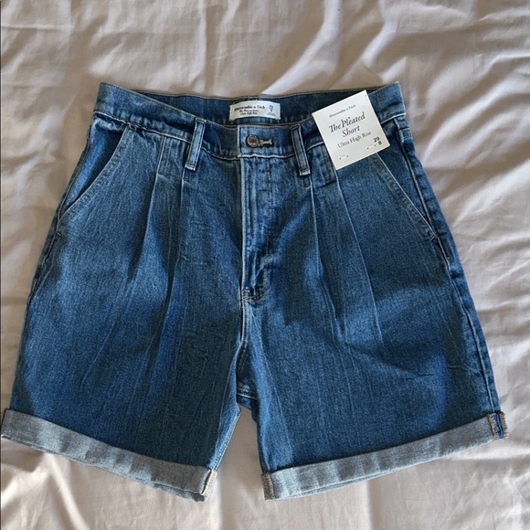 Abercrombie & Fitch Pants - Abercrombie & Fitch NWT Pleated Denim Shorts